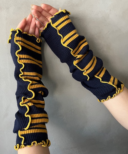 kutir（クティール）の「【新色追加】リメイクライクアームウォーマー（アームカバー・レディース・ブラック/ネイビー/ブラウン/オフホワイト・FREE）」の19枚目の写真