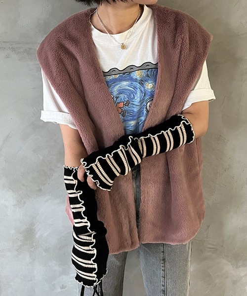 kutir（クティール）の「【新色追加】リメイクライクアームウォーマー（アームカバー・レディース・ブラック/ネイビー/ブラウン/オフホワイト・FREE）」の11枚目の写真