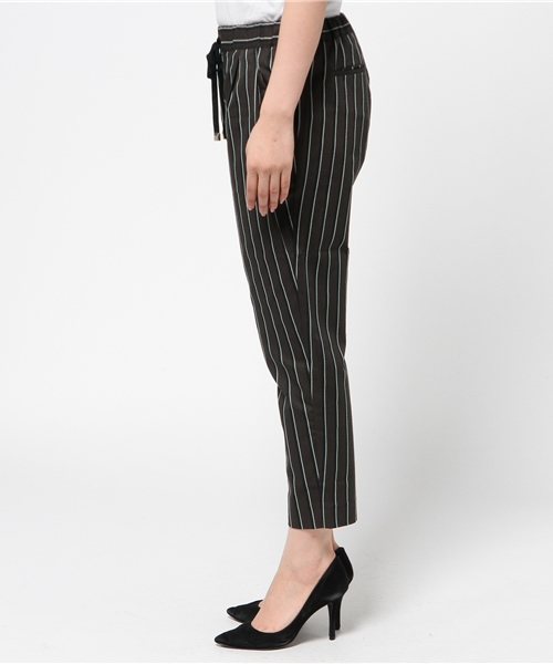 DISCOAT(ディスコート)の「【Discoat】レジメストライプテーパードパンツ(その他パンツ・レディース・アイボリー/チャコールグレー・MEDIUM/LARGE)」の4枚目の写真