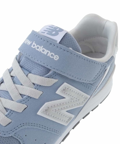 a.v.v（アーヴェヴェ）の「[KIDS]NEW BALANCE YV996（スニーカー・キッズ・ライトピンク/ライトブルー・20.5/195/21.5）」の9枚目の写真