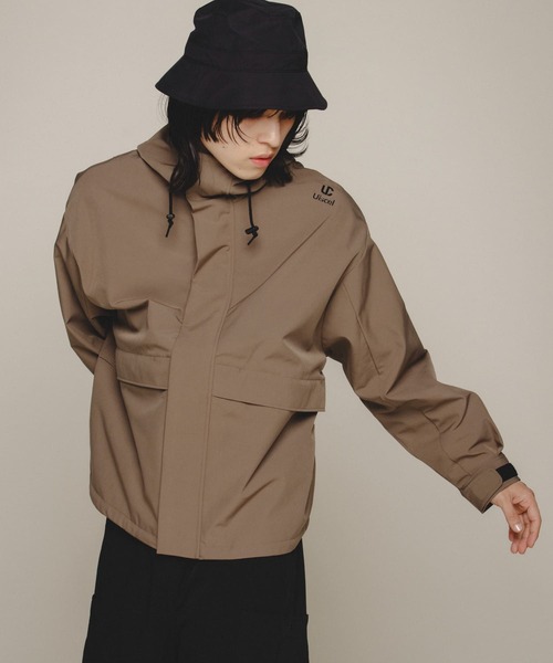 Uiscel(ユイセル)の「Uiscel 撥水ボリュームマウンテンパーカー(マウンテンパーカー・メンズ・ブラック/モカ・MEDIUM/LARGE)」の20枚目の写真