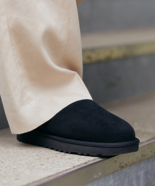 IENA（イエナ）の「【UGG/アグ】CLASSIC SLIP-ON（スリッポン・レディース・ブラック・23cm/24cm/25cm）」の2枚目の写真