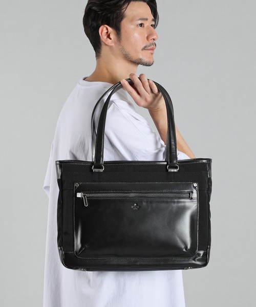 LANVIN en Bleu（ランバンオンブルー）の「“テック” ビズトート 13.3インチPC対応（トートバッグ・メンズ・ブラック/ダークブルー/カモフラージュ・FREE）」の2枚目の写真