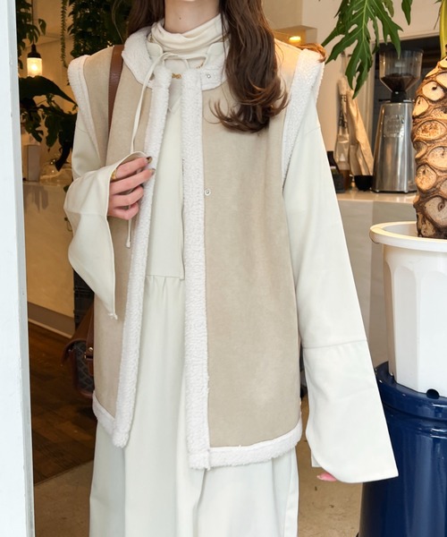 Ambre Ciel(アンブルシエル)の「フェイクスウェードボアベスト/【WEB/EC限定商品】(ベスト・レディース・ライトブラウン/ライトベージュ・FREE)」の1枚目の写真