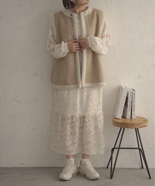 Ambre Ciel(アンブルシエル)の「フェイクスウェードボアベスト/【WEB/EC限定商品】(ベスト・レディース・ライトブラウン/ライトベージュ・FREE)」の13枚目の写真