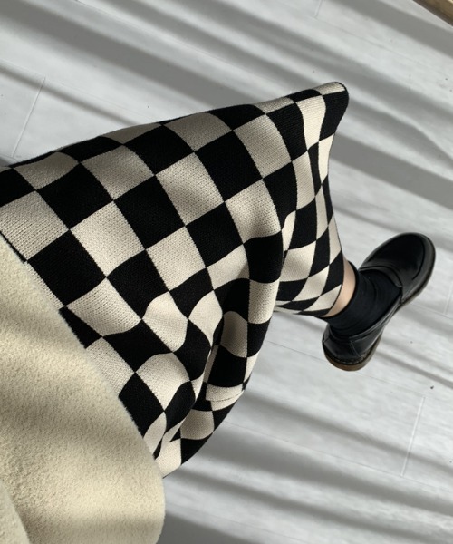 Vipoa（ヴィポア）の「チェッカー柄ジャガードニットスカート（スカート・レディース・アイボリー/グレー/ブラウン/ベージュ系その他・FREE）」の7枚目の写真