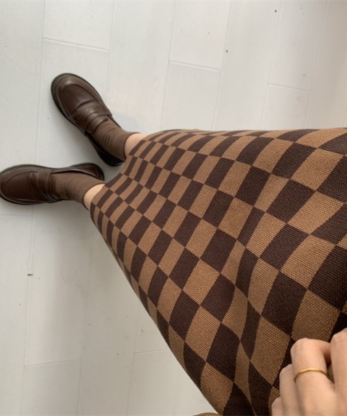 Vipoa（ヴィポア）の「チェッカー柄ジャガードニットスカート（スカート・レディース・アイボリー/グレー/ブラウン/ベージュ系その他・FREE）」の11枚目の写真