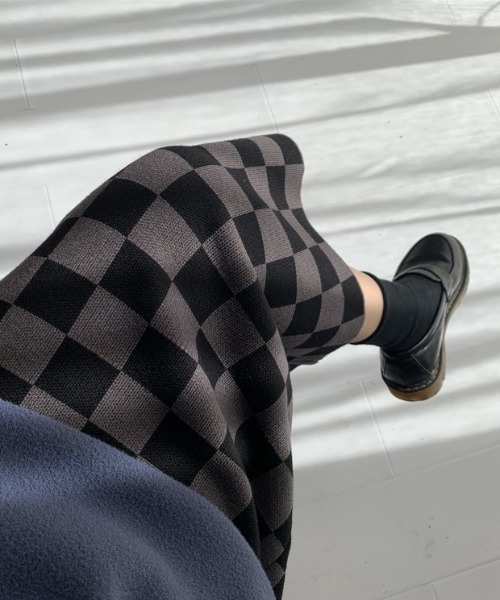 Vipoa（ヴィポア）の「チェッカー柄ジャガードニットスカート（スカート・レディース・アイボリー/グレー/ブラウン/ベージュ系その他・FREE）」の6枚目の写真