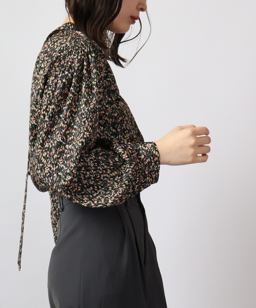 Anna Nicola(アンナニコラ)の「Anna Nicola バックシャン ギャザーブラウス 長袖(シャツ/ブラウス・レディース・ライトグリーン/ブラック/オフホワイト・38)」の18枚目の写真