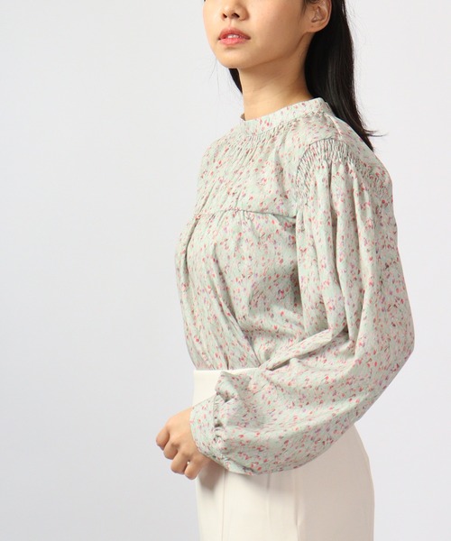 Anna Nicola(アンナニコラ)の「Anna Nicola バックシャン ギャザーブラウス 長袖(シャツ/ブラウス・レディース・ライトグリーン/ブラック/オフホワイト・38)」の9枚目の写真