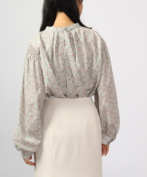 Anna Nicola(アンナニコラ)の「Anna Nicola バックシャン ギャザーブラウス 長袖(シャツ/ブラウス・レディース・ライトグリーン/ブラック/オフホワイト・38)」の11枚目の写真