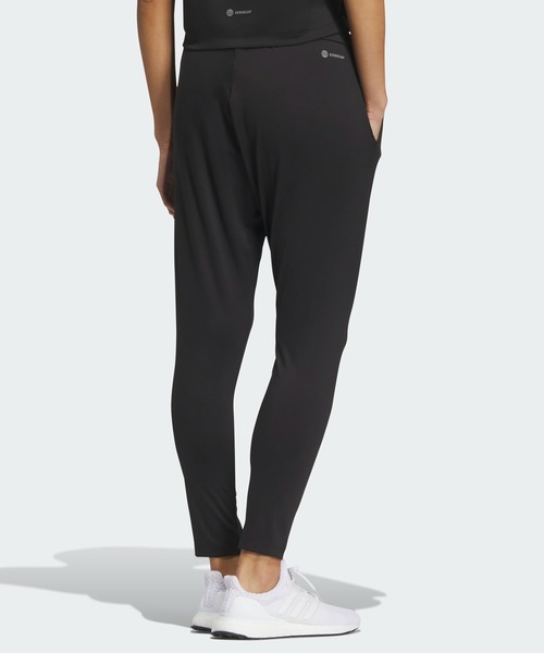 adidas(アディダス)の「シーズナル スポーツウェア ルーズフィット クロップパンツ / アディダス adidas(その他パンツ・レディース・ブラック/グリーン・SMALL/MEDIUM/LARGE/X-LARGE/XX-LARGE)」の4枚目の写真