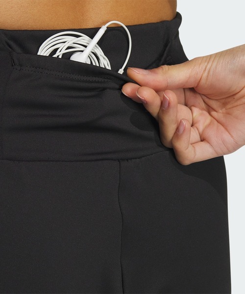 adidas(アディダス)の「シーズナル スポーツウェア ルーズフィット クロップパンツ / アディダス adidas(その他パンツ・レディース・ブラック/グリーン・SMALL/MEDIUM/LARGE/X-LARGE/XX-LARGE)」の6枚目の写真