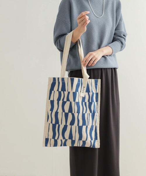 beej（ビージ）の「『別注』beej×DOORS　フロッキープリントトート（トートバッグ・レディース・ダークブラウン/ブルー・-）」の7枚目の写真