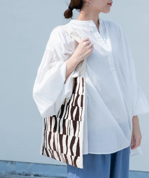 beej（ビージ）の「『別注』beej×DOORS　フロッキープリントトート（トートバッグ・レディース・ダークブラウン/ブルー・-）」の9枚目の写真