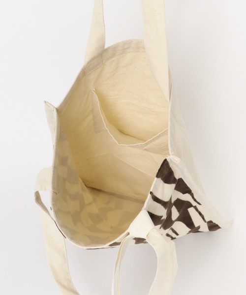 beej（ビージ）の「『別注』beej×DOORS　フロッキープリントトート（トートバッグ・レディース・ダークブラウン/ブルー・-）」の11枚目の写真