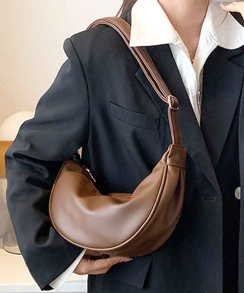 Amulet(アミュレット)の「2WAYハーフムーンバッグ(ショルダーバッグ・レディース・ブラック/イエロー/ホワイト/ライトグリーン/ブラウン・FREE)」の1枚目の写真