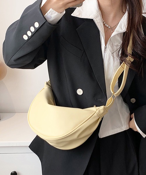 Amulet(アミュレット)の「2WAYハーフムーンバッグ(ショルダーバッグ・レディース・ブラック/イエロー/ホワイト/ライトグリーン/ブラウン・FREE)」の5枚目の写真