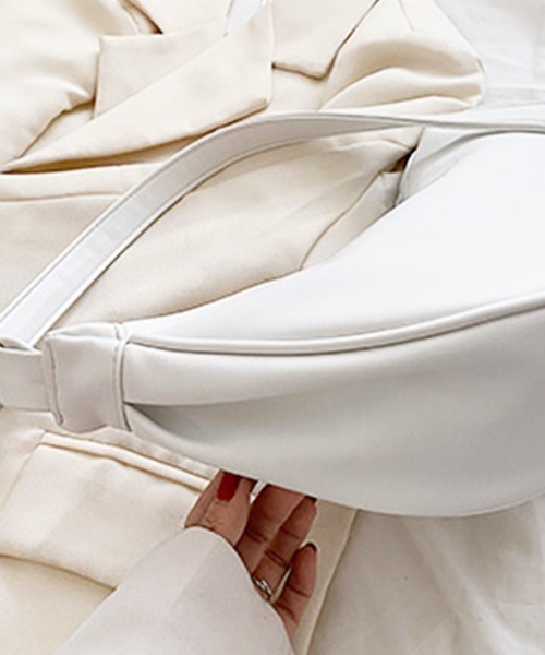 Amulet(アミュレット)の「2WAYハーフムーンバッグ(ショルダーバッグ・レディース・ブラック/イエロー/ホワイト/ライトグリーン/ブラウン・FREE)」の17枚目の写真