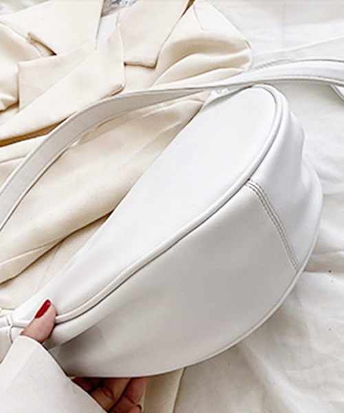 Amulet(アミュレット)の「2WAYハーフムーンバッグ(ショルダーバッグ・レディース・ブラック/イエロー/ホワイト/ライトグリーン/ブラウン・FREE)」の10枚目の写真