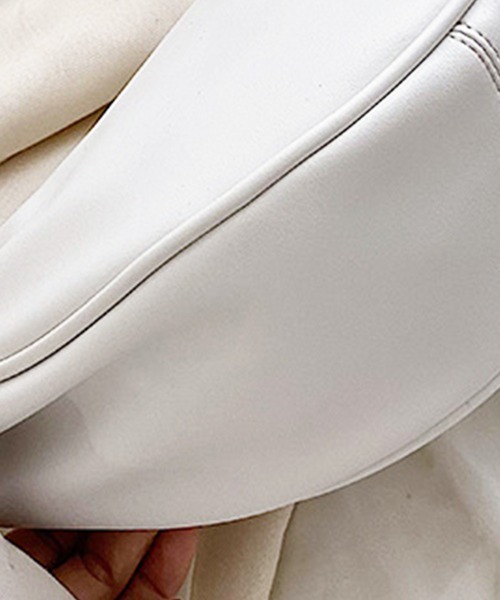 Amulet(アミュレット)の「2WAYハーフムーンバッグ(ショルダーバッグ・レディース・ブラック/イエロー/ホワイト/ライトグリーン/ブラウン・FREE)」の9枚目の写真