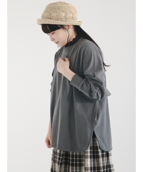 Samansa Mos2(サマンサ モスモス)の「ピグメント加工ゆるロングTシャツ(Tシャツ/カットソー・レディース・グリーン/チャコール/キナリ/イエロー・フリ-)」の1枚目の写真