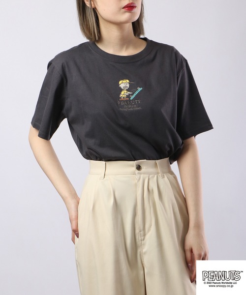 PEANUTS(ピーナッツ)の「PEANUTS スヌーピー 刺繍 Tシャツ 半袖(Tシャツ/カットソー・レディース・ネイビー/ブルー系その他/チャコール/グリーン/ホワイト系その他/オフホワイト/レモンイエロー/ブラック/サックスブルー/グレイッシュベージュ・M/L/LL/S)」の18枚目の写真