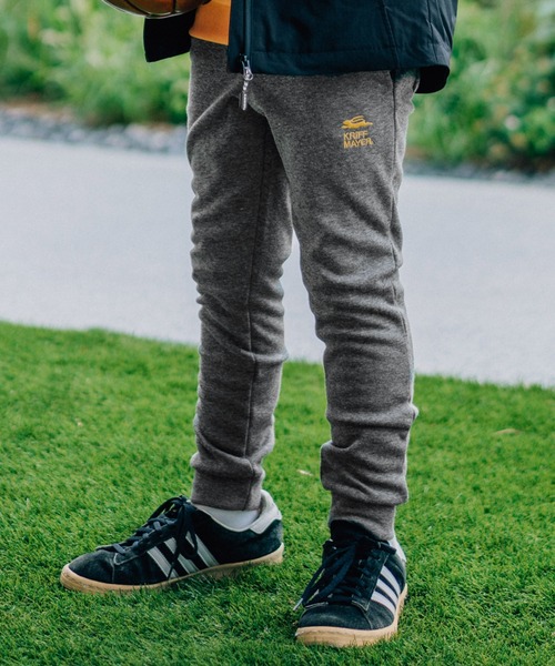 KRIFF MAYER Kid's Collection（クリフメイヤーキッズコレクション）の「【WEB限定】裏シャギーアタタカ裾リブパンツ（スウェットパンツ・キッズ・ブラック/ブラウン/チャコール/パープル/カーキ/ダークブルー/グレー/バーガンディー/ブルーグリーン/グリーン/レンガ/ライトブルー/ナチュラル/ダークグリーン・120/130/160/170/140/150）」の4枚目の写真