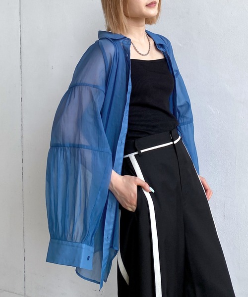 PAGEBOY（ページボーイ）の「ドライタッチシアーボリュームシャツ（シャツ/ブラウス・レディース・オフホワイト/ブラック/ブルー・FREE）」の3枚目の写真