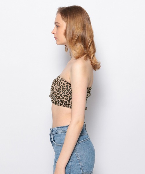 FOREVER 21（フォーエバー トゥエンティーワン）の「レオパードカップ付きベアトップ（チューブトップ・レディース・レオパード・SMALL/MEDIUM）」の9枚目の写真