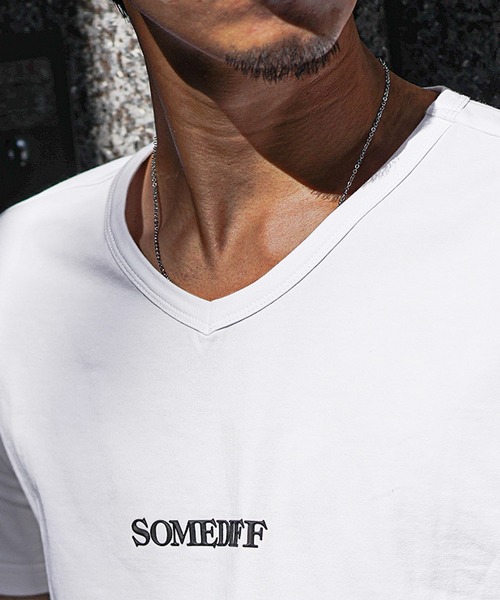 JOKER(ジョーカー)の「【SOMEDIFF】立体シリコンプリントVネックTシャツ メンズ 半袖tシャツ タイトめ ロゴデザイン ワンポイント 春服(Tシャツ/カットソー・メンズ・ホワイト/ブラック・L/XL/M)」の14枚目の写真