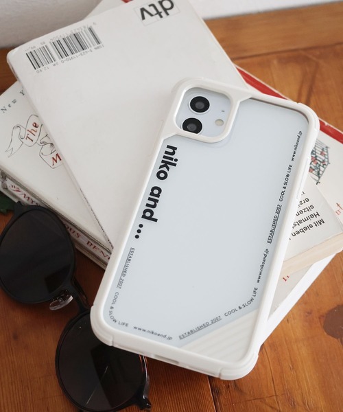 niko and...(ニコアンド)の「ニコロゴiPhoneケース(XR/11)(スマホグッズ・レディース・グレー/グリーン/アイボリー・0)」の3枚目の写真
