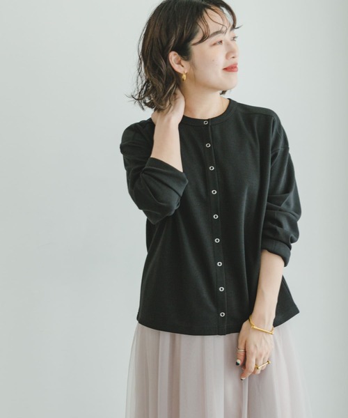 ITEMS URBANRESEARCH(アイテムズ アーバンリサーチ)の「コンパクトカーディガン(カーディガン/ボレロ・レディース・ブラウン/アイボリー/オレンジ/ブルー/ブラック・FREE)」の3枚目の写真