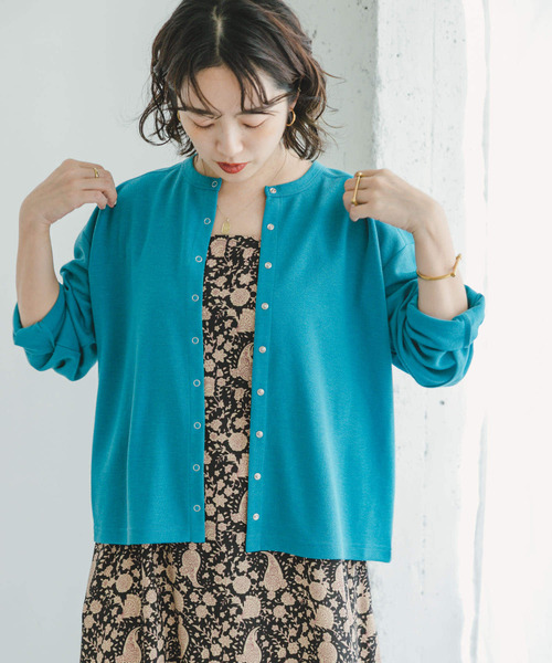 ITEMS URBANRESEARCH(アイテムズ アーバンリサーチ)の「コンパクトカーディガン(カーディガン/ボレロ・レディース・ブラウン/アイボリー/オレンジ/ブルー/ブラック・FREE)」の22枚目の写真