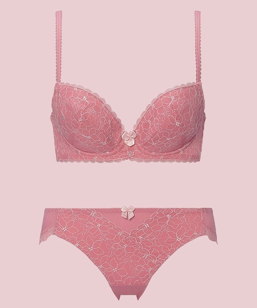 Triumph（トリンプ）の「【WEB限定ブラ＆ショーツセット】すっきりスムースブラ【D,E,Fカップ】 WHU + Hikini 39 Y3 A1 RL1（ブラ&ショーツ・レディース・レッド/ブラック/ピンクベージュ/グレー/ピンク/ライトグリーン・E80/F70/F80/D80/D75/E85/E65/F75/E75/F85/E70/D70/D85/D65/F65）」の5枚目の写真