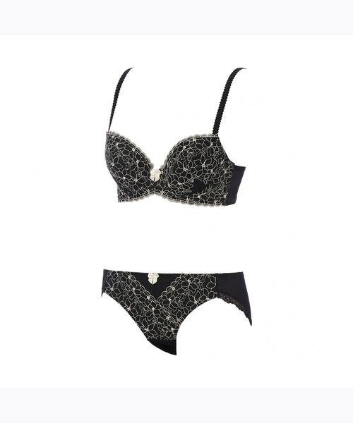 Triumph（トリンプ）の「【WEB限定ブラ＆ショーツセット】すっきりスムースブラ【D,E,Fカップ】 WHU + Hikini 39 Y3 A1 RL1（ブラ&ショーツ・レディース・レッド/ブラック/ピンクベージュ/グレー/ピンク/ライトグリーン・E80/F70/F80/D80/D75/E85/E65/F75/E75/F85/E70/D70/D85/D65/F65）」の11枚目の写真