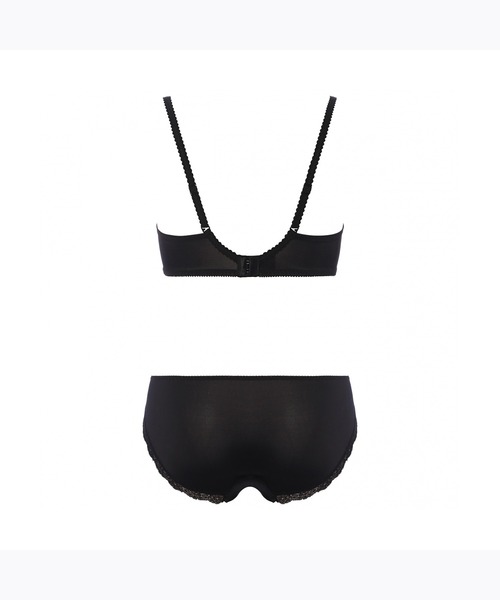 Triumph（トリンプ）の「【WEB限定ブラ＆ショーツセット】すっきりスムースブラ【D,E,Fカップ】 WHU + Hikini 39 Y3 A1 RL1（ブラ&ショーツ・レディース・レッド/ブラック/ピンクベージュ/グレー/ピンク/ライトグリーン・E80/F70/F80/D80/D75/E85/E65/F75/E75/F85/E70/D70/D85/D65/F65）」の12枚目の写真