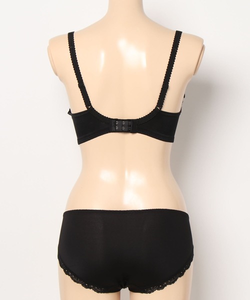 Triumph（トリンプ）の「【WEB限定ブラ＆ショーツセット】すっきりスムースブラ【D,E,Fカップ】 WHU + Hikini 39 Y3 A1 RL1（ブラ&ショーツ・レディース・レッド/ブラック/ピンクベージュ/グレー/ピンク/ライトグリーン・E80/F70/F80/D80/D75/E85/E65/F75/E75/F85/E70/D70/D85/D65/F65）」の16枚目の写真