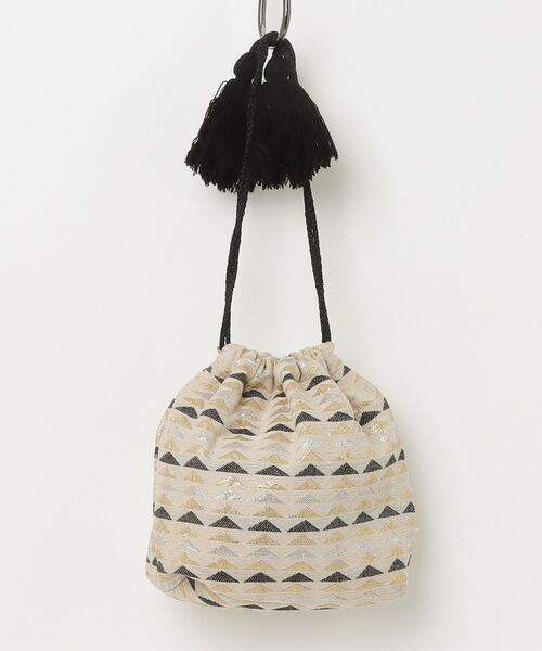 MAISON mou（メゾンムー）の「【Swaraj/スワラージ】ジャガードタッセル巾着（ショルダーバッグ・レディース・ブルー/ブラック系その他/ゴールド系その他/ベージュ・FREE）」の2枚目の写真