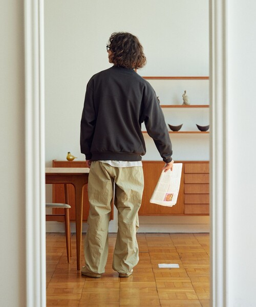 TOWNCRAFT（タウンクラフト）の「TOWN CRAFT/タウンクラフト 別注 スタンドネック ハーフスナップ スウェットプルオーバー/ワンポイントロゴ/ハーフジップ/ビックシルエット（スウェット・メンズ・チャコール/ベージュ/ネイビー/オフホワイト・MEDIUM/LARGE）」の5枚目の写真