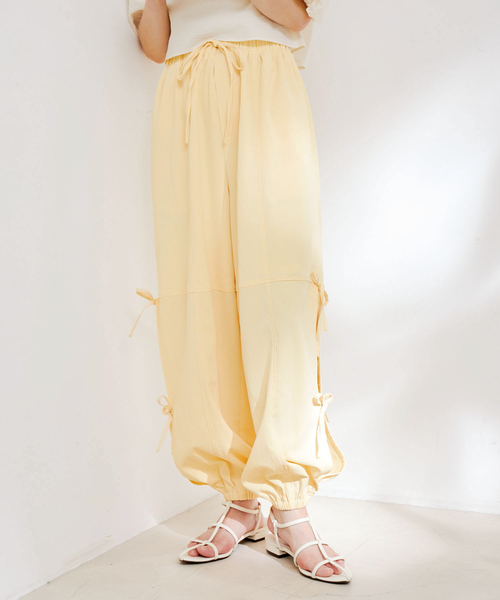 VIS(ビス)の「【洗える】サイドスリットリボンパンツ(カーゴパンツ・レディース・サックスブルー/ホワイト/クリーム・FREE)」の4枚目の写真