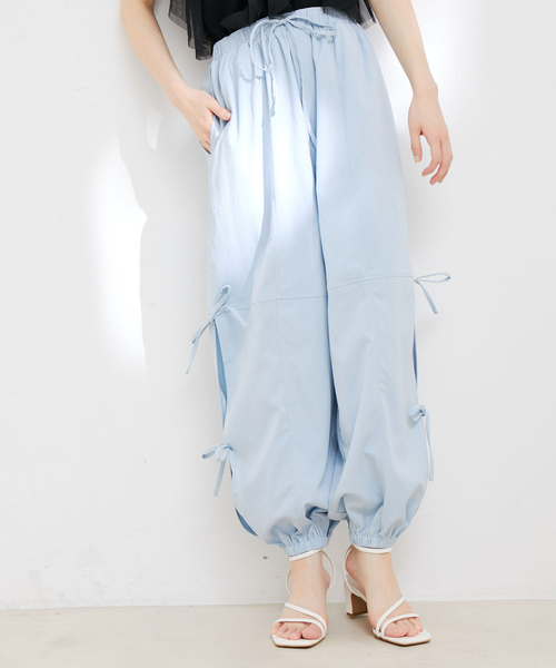 VIS(ビス)の「【洗える】サイドスリットリボンパンツ(カーゴパンツ・レディース・サックスブルー/ホワイト/クリーム・FREE)」の9枚目の写真