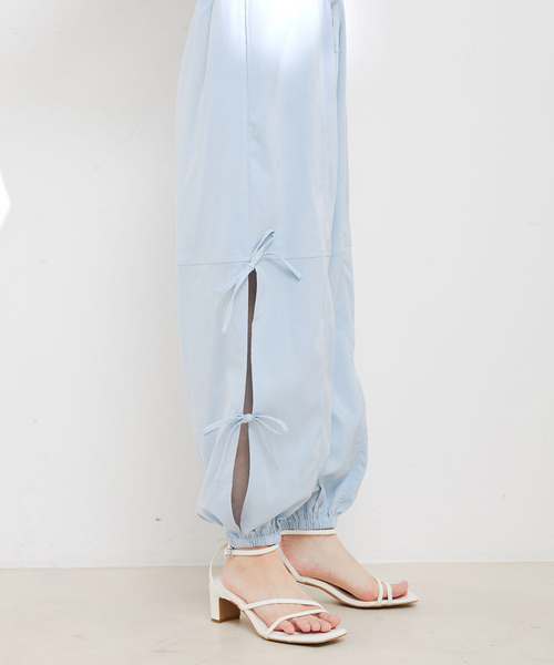 VIS(ビス)の「【洗える】サイドスリットリボンパンツ(カーゴパンツ・レディース・サックスブルー/ホワイト/クリーム・FREE)」の10枚目の写真