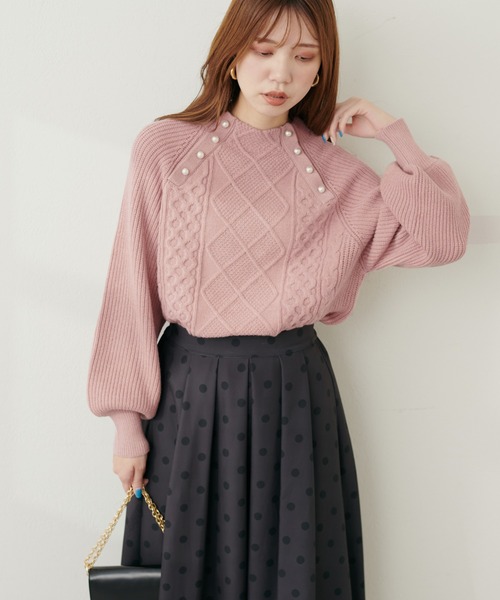 natural couture(ナチュラルクチュール)の「パール釦柄編みボトルネックニット(ニット/セーター・レディース・オフホワイト/ピンクベージュ/サックスブルー/ブラック・FREE)」の13枚目の写真