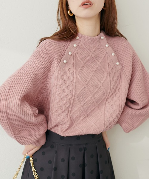 natural couture(ナチュラルクチュール)の「パール釦柄編みボトルネックニット(ニット/セーター・レディース・オフホワイト/ピンクベージュ/サックスブルー/ブラック・FREE)」の11枚目の写真
