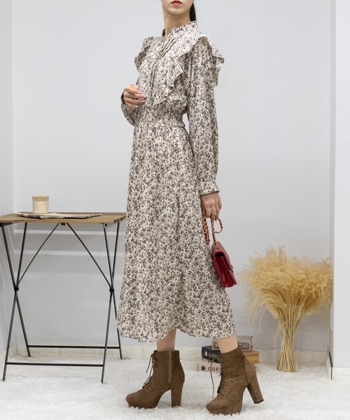 pumpkin port（パンプキンポート）の「ピンタック パール釦 肩