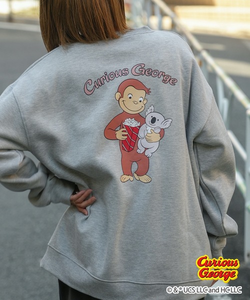 OUTDOOR PRODUCTS（アウトドアプロダクツ）の「【OUTDOOR PRODUCTS/アウトドアプロダクツ】【おさるのジョージ 】コラボ　 裏起毛　クルートレーナ－　スウェット 　ドロップショルダー　 オーバーサイズ　バックプリント（スウェット・メンズ・ホワイト/オフホワイト/ブルーグレー/杢グレー・MEDIUM/X-LARGE/LARGE）」の4枚目の写真