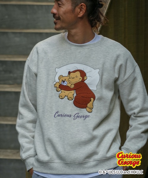 OUTDOOR PRODUCTS（アウトドアプロダクツ）の「【OUTDOOR PRODUCTS/アウトドアプロダクツ】【おさるのジョージ 】コラボ　 裏起毛　クルートレーナ－　スウェット 　ドロップショルダー　 オーバーサイズ　バックプリント（スウェット・メンズ・ホワイト/オフホワイト/ブルーグレー/杢グレー・MEDIUM/X-LARGE/LARGE）」の2枚目の写真