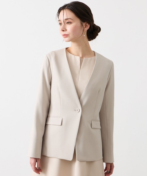 AIMER（エメ）の「ダブルサテンノーカラーVネックジャケット（ノー