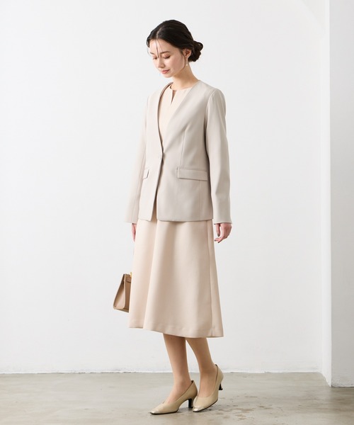 AIMER（エメ）の「ダブルサテンノーカラーVネックジャケット（ノー